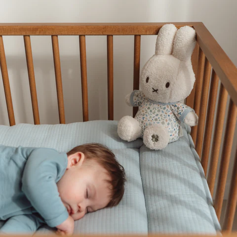 LITTLE DUTCH. Υφασμάτινο κουκλάκι Miffy – Lucky Leaves GRS 30εκ. 9 LITTLE DUTCH. Υφασμάτινο κουκλάκι Miffy – Lucky Leaves GRS 30εκ. 9