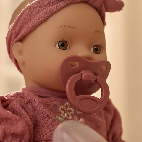 LITTLE DUTCH. Κούκλα με μπιμπερό και γιογιό Livia 10 LITTLE DUTCH. Κούκλα με μπιμπερό και γιογιό Livia 10